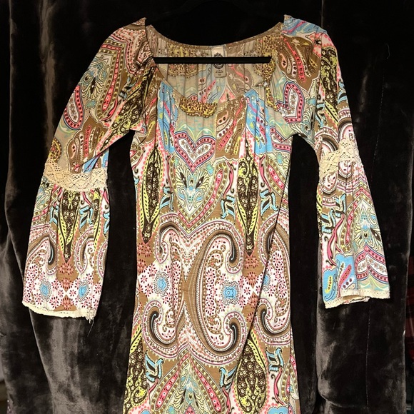 Women’s Colorful dress with bell sleeves - Picture 7 of 8